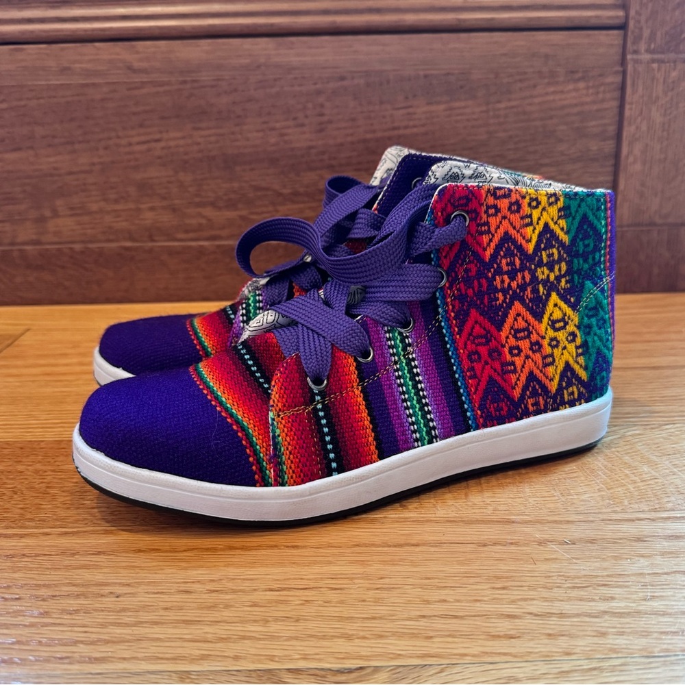 Rainbow High Top Sneaker from Peru